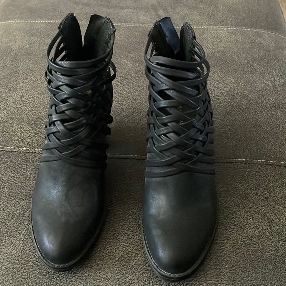 Women’s black boots